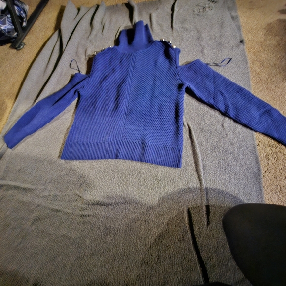 NWT INC International Concepts  cold shoulder sweater - Picture 1 of 7